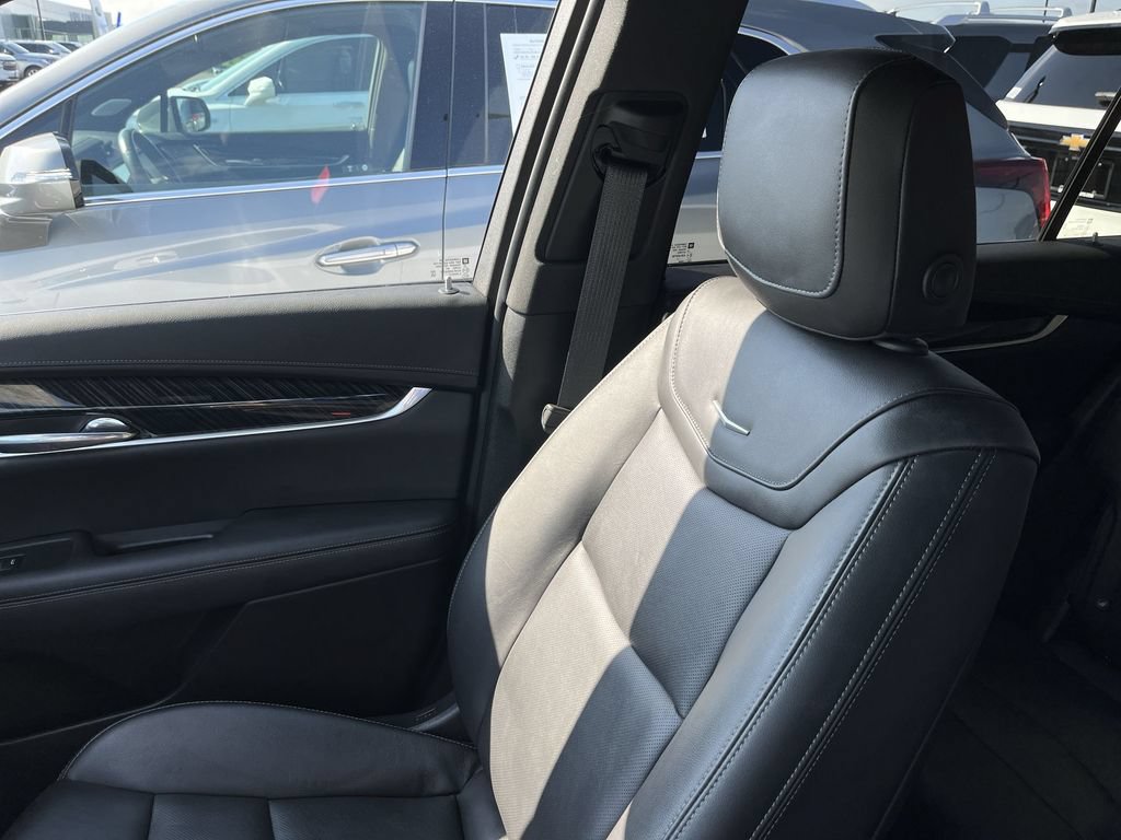 Used 2023 Cadillac XT6 Premium Luxury w/ Technology Package FWD image 24