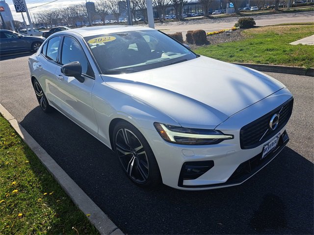 Used 2022 Volvo S60 B5 R-Design w/ Climate Package image 4