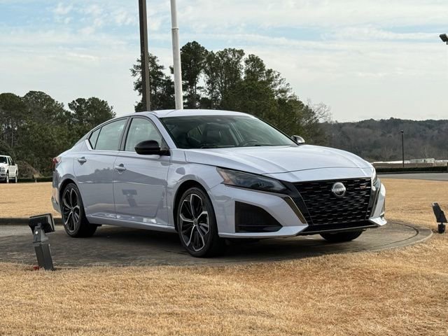 Used 2024 Nissan Altima 2.5 SR image 1