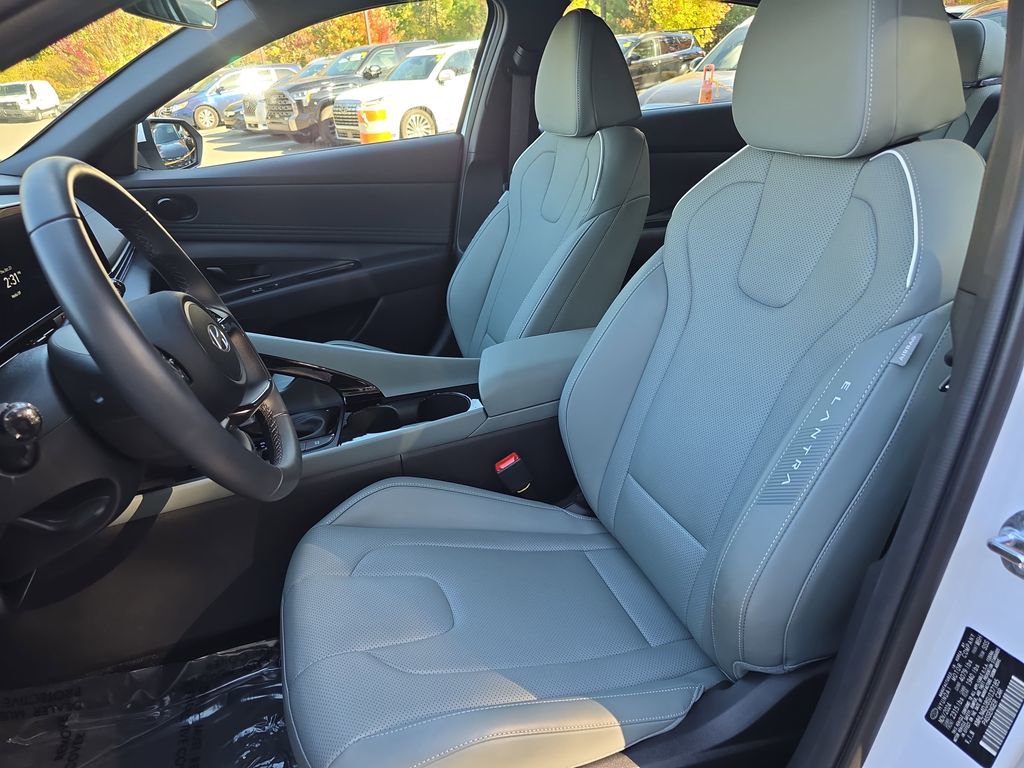 Used 2025 Hyundai Elantra Limited FWD image 14