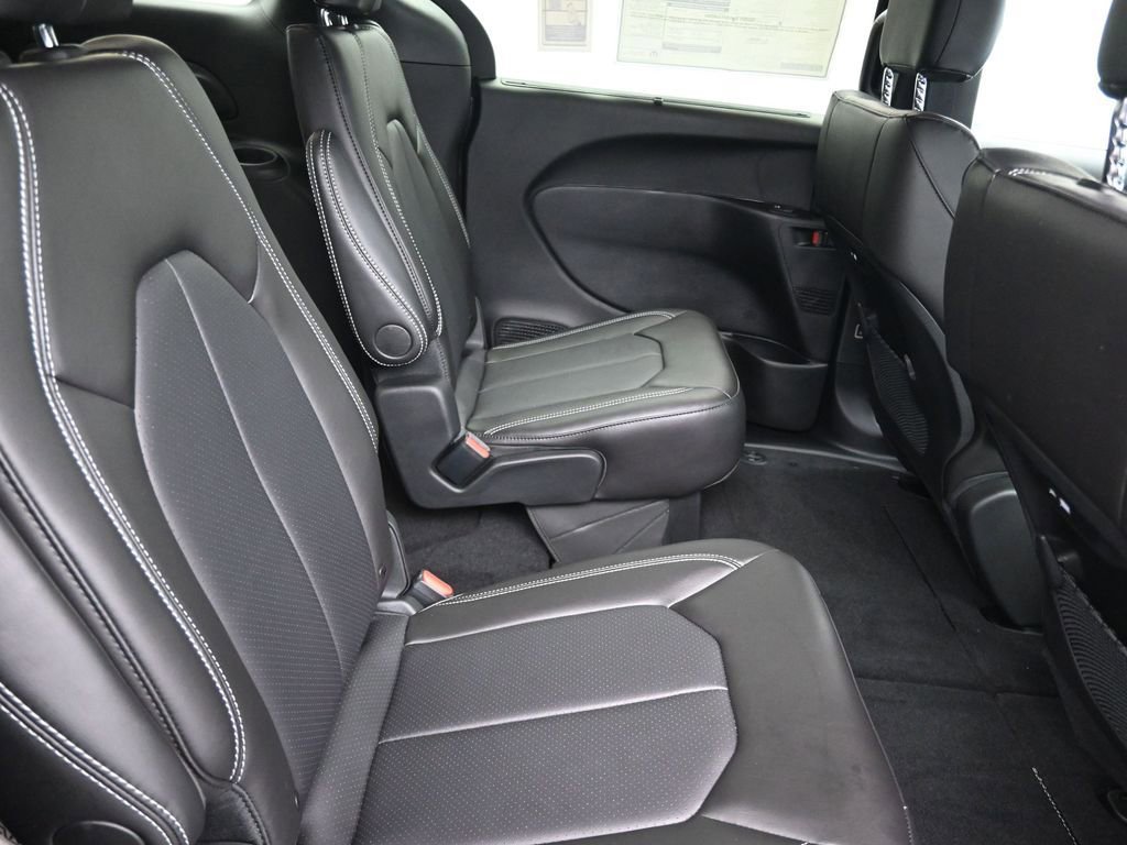 New 2026 Chrysler Pacifica Select image 16