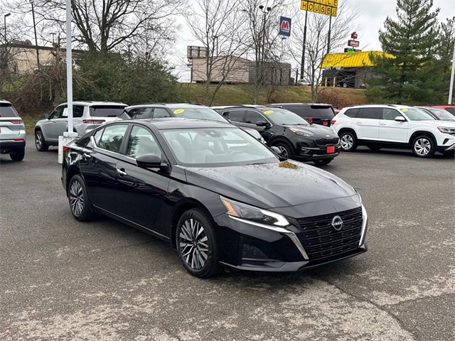 Certified 2024 Nissan Altima 2.5 SV w/ SV Premium Package image 2