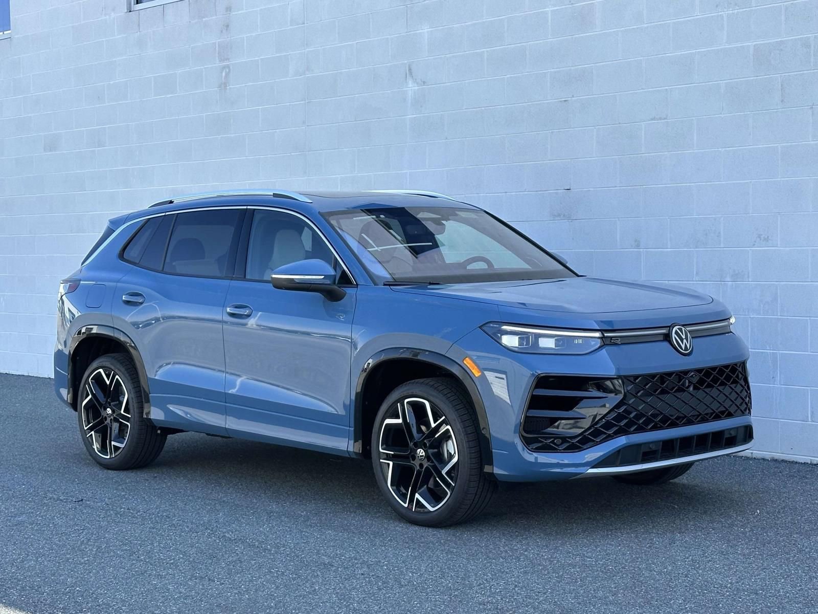 New 2026 Volkswagen Tiguan SEL R-Line image 8