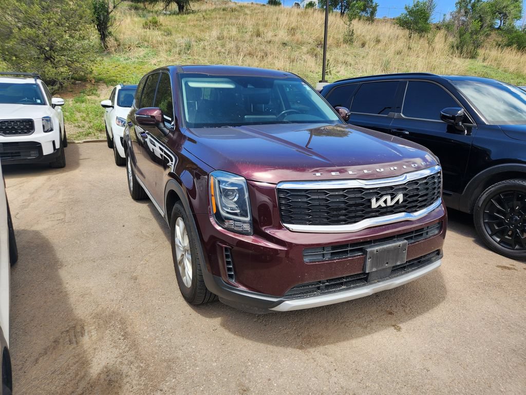 Used 2022 Kia Telluride LX FWD image 3