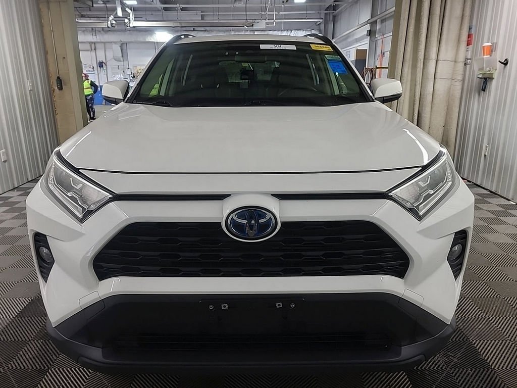 Used 2020 Toyota RAV4 XLE w/ Convenience Package image 2