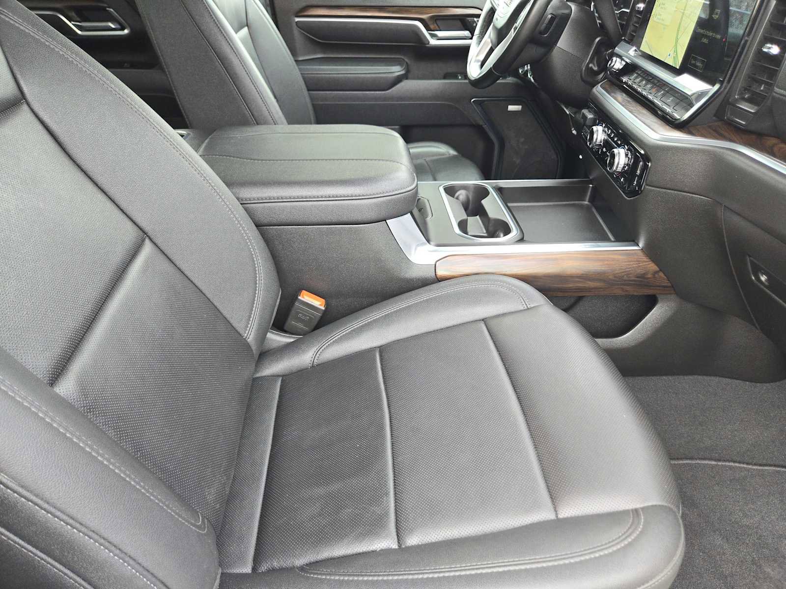 Certified 2025 GMC Sierra 2500 SLT w/ SLT Convenience Package image 15