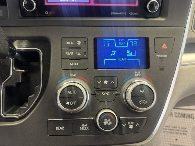 Used 2018 Toyota Sienna LE w/ Carpet Mat Package FWD image 17