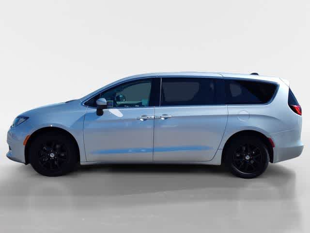 Used 2023 Chrysler Voyager LX image 2