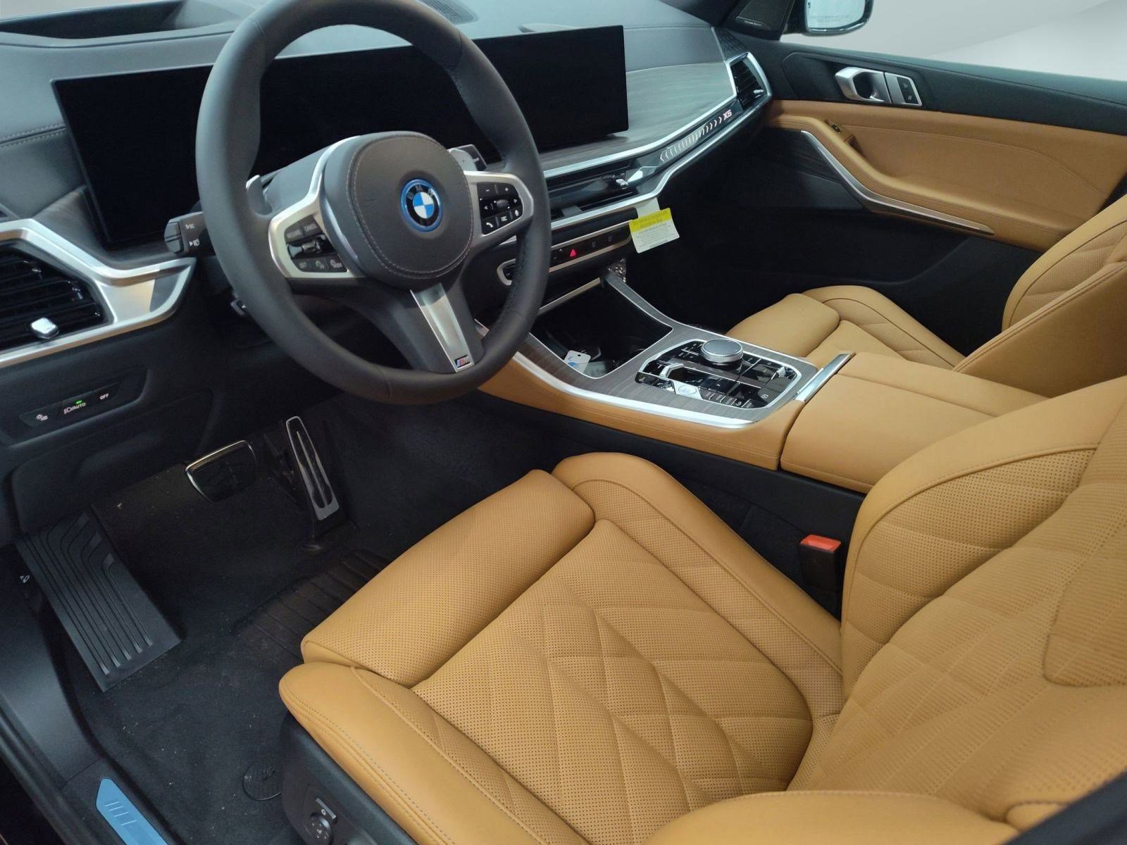 Used 2026 BMW X5 xDrive50e w/ M Sport Package image 4