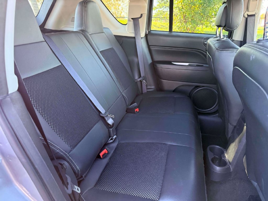Used 2017 Jeep Compass Latitude AWD/4WD image 29