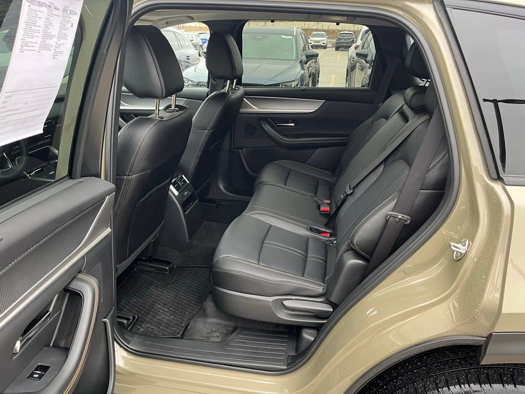 Used 2025 MAZDA CX-70 Plug-In Hybrid w/ Premium Pkg image 13