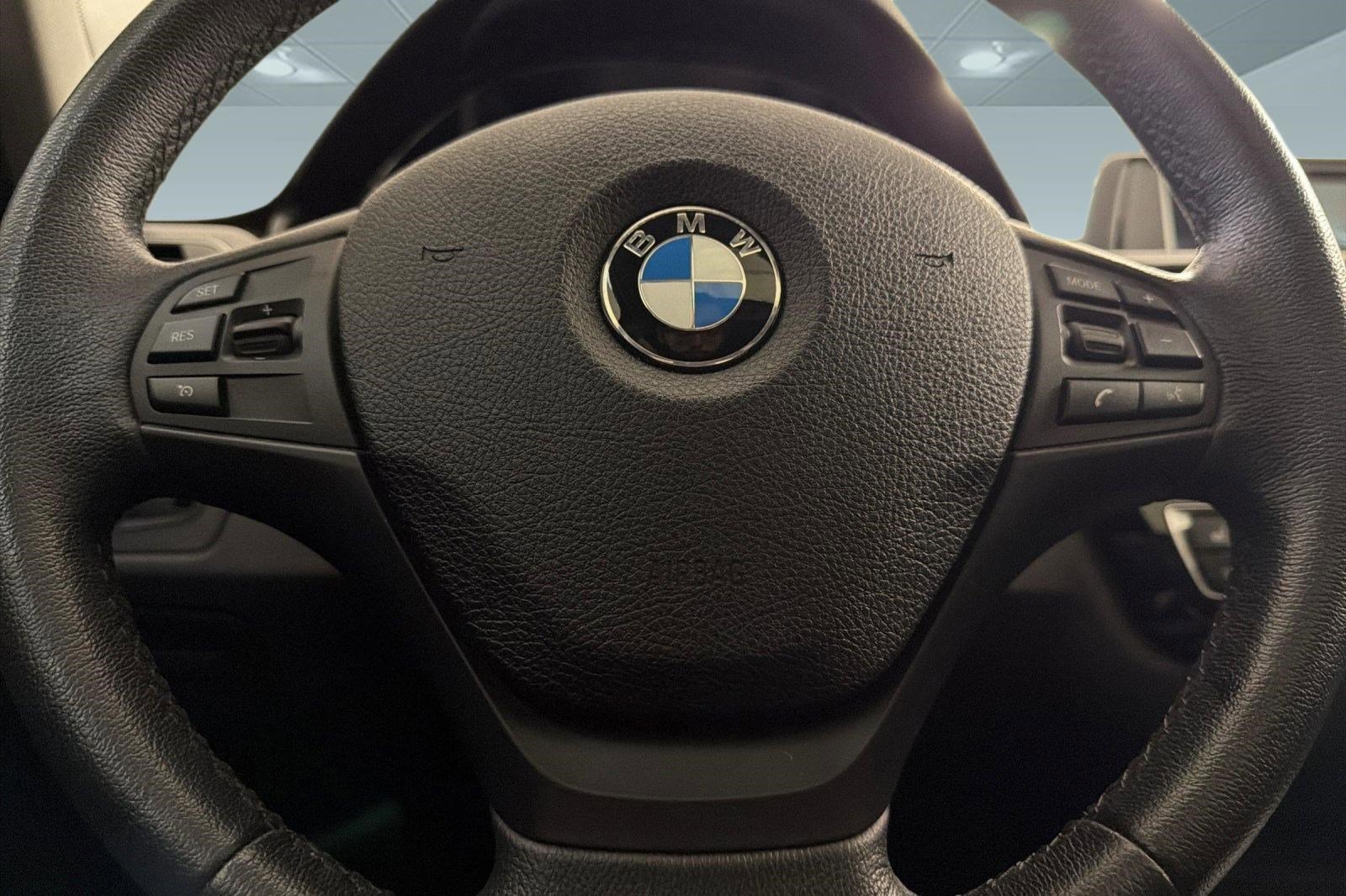 Used 2018 BMW 320i Sedan RWD image 17