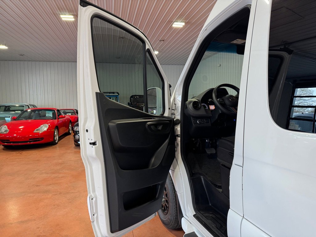 Used 2023 Mercedes-Benz Sprinter 2500 image 10