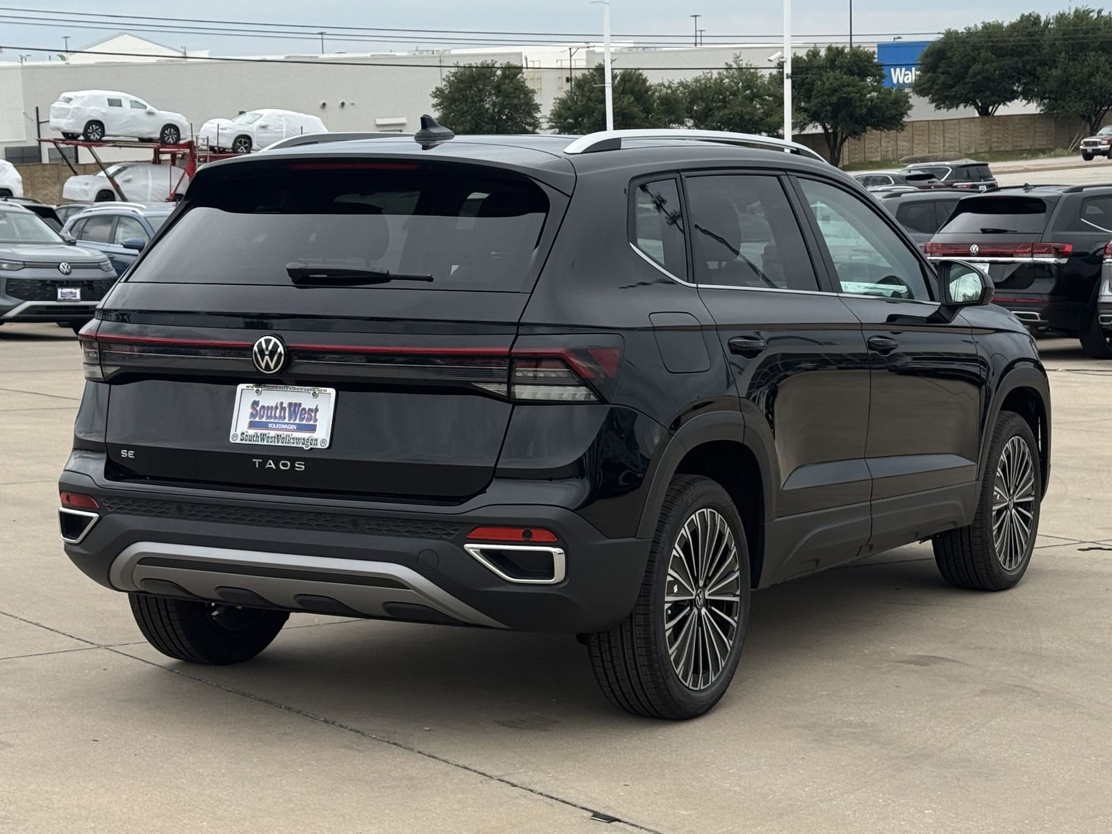 New 2026 Volkswagen Taos SE FWD image 5