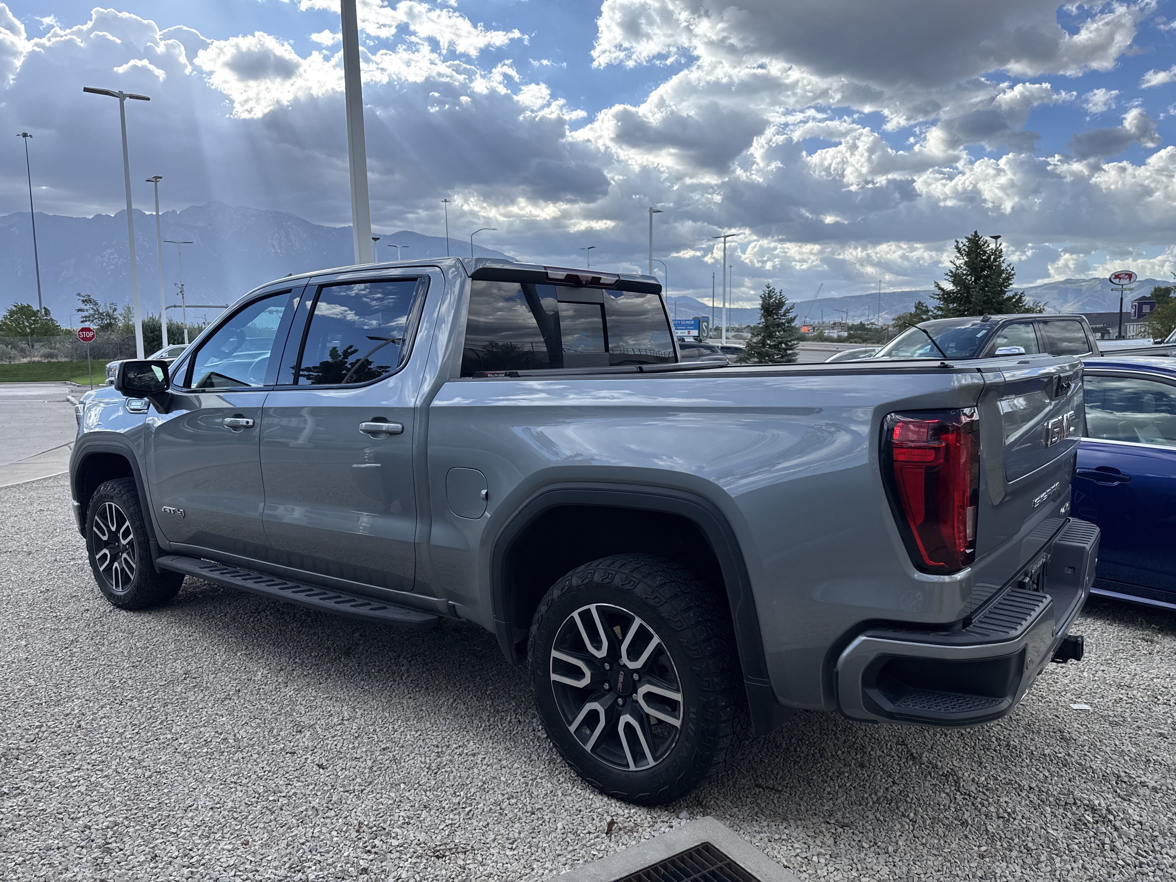 Used 2024 GMC Sierra 1500 AT4 w/ Technology Package AWD/4WD image 5