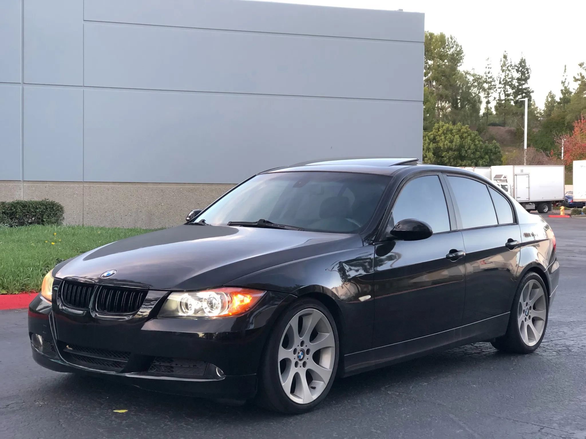 Used 2006 BMW 330i Sedan image 2