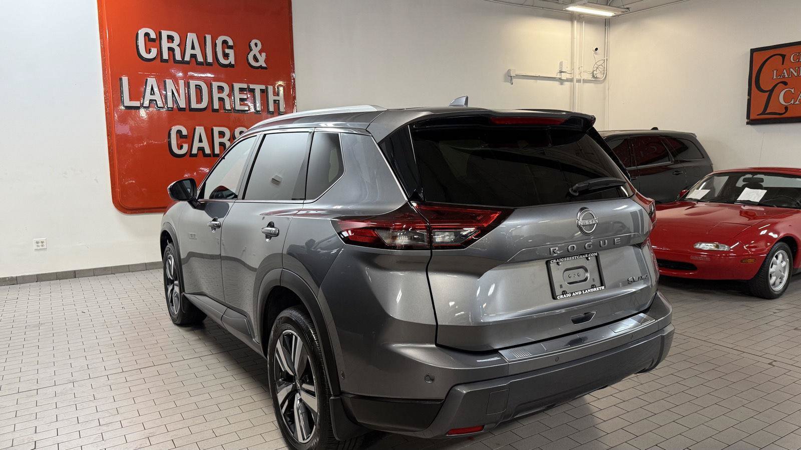 Used 2025 Nissan Rogue SL AWD/4WD image 8