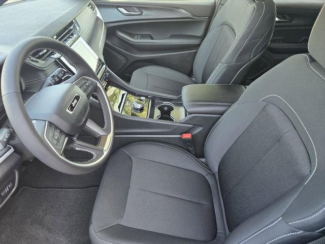 New 2025 Jeep Grand Cherokee Laredo w/ MOPAR Finishing Package RWD image 9