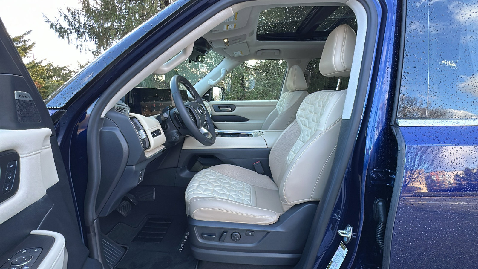 Certified 2025 Nissan Armada Platinum Reserve image 12