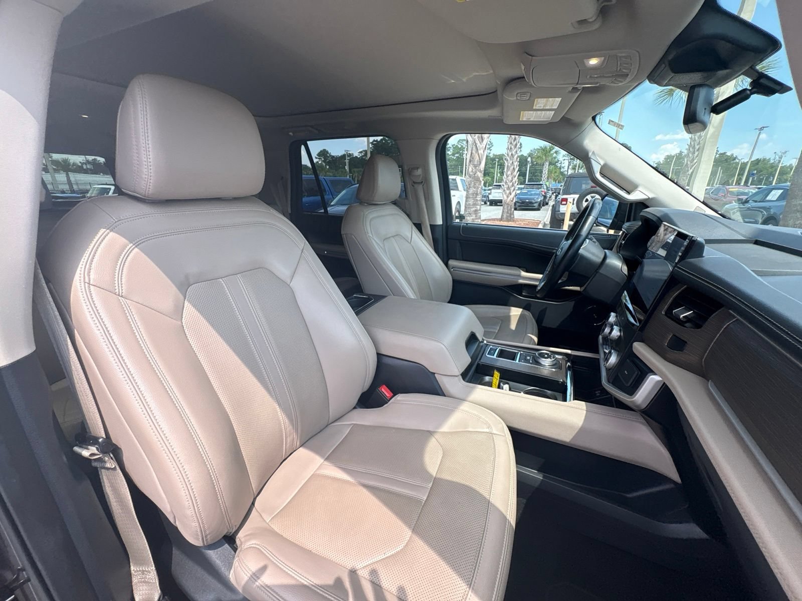 Used 2024 Ford Expedition Max Limited RWD image 19