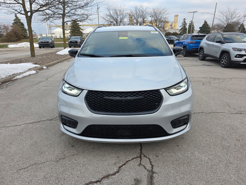 New 2026 Chrysler Pacifica Select FWD image 2