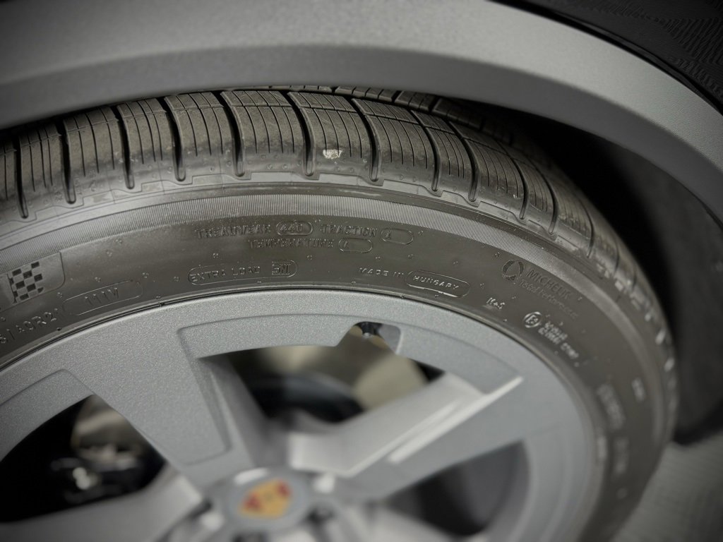 New 2025 Porsche Macan 4 Electric image 19