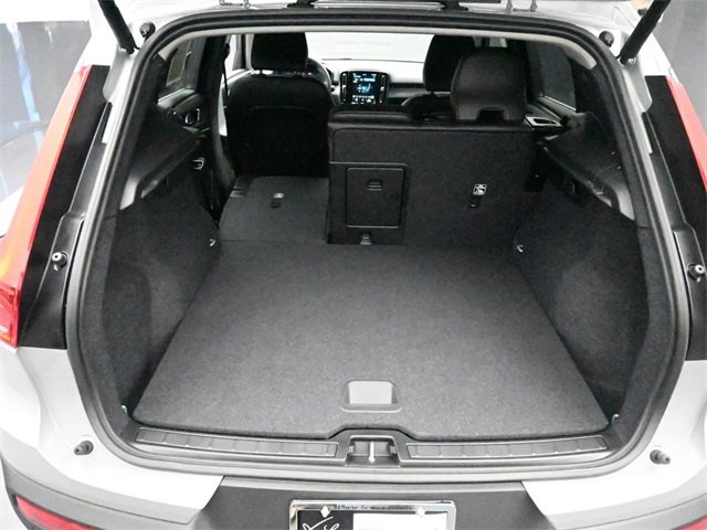 Used 2025 Volvo XC40 B5 Core image 25