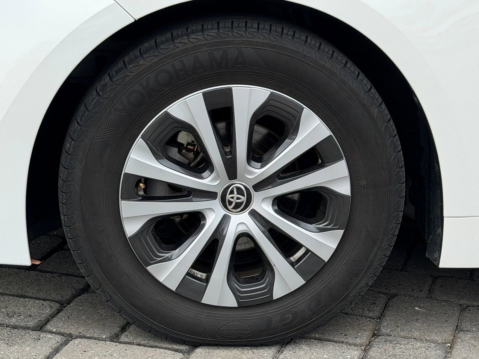 Used 2022 Toyota Corolla LE w/ Premium Interior Package image 12