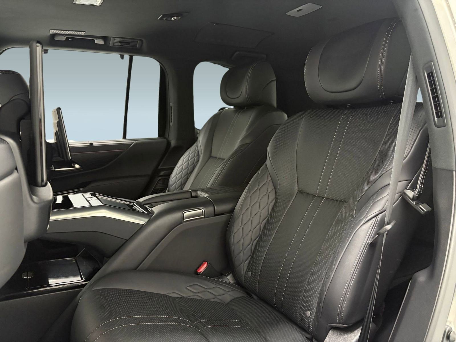 Used 2022 Lexus LX 600 4WD w/ Ultra Luxury Package image 22