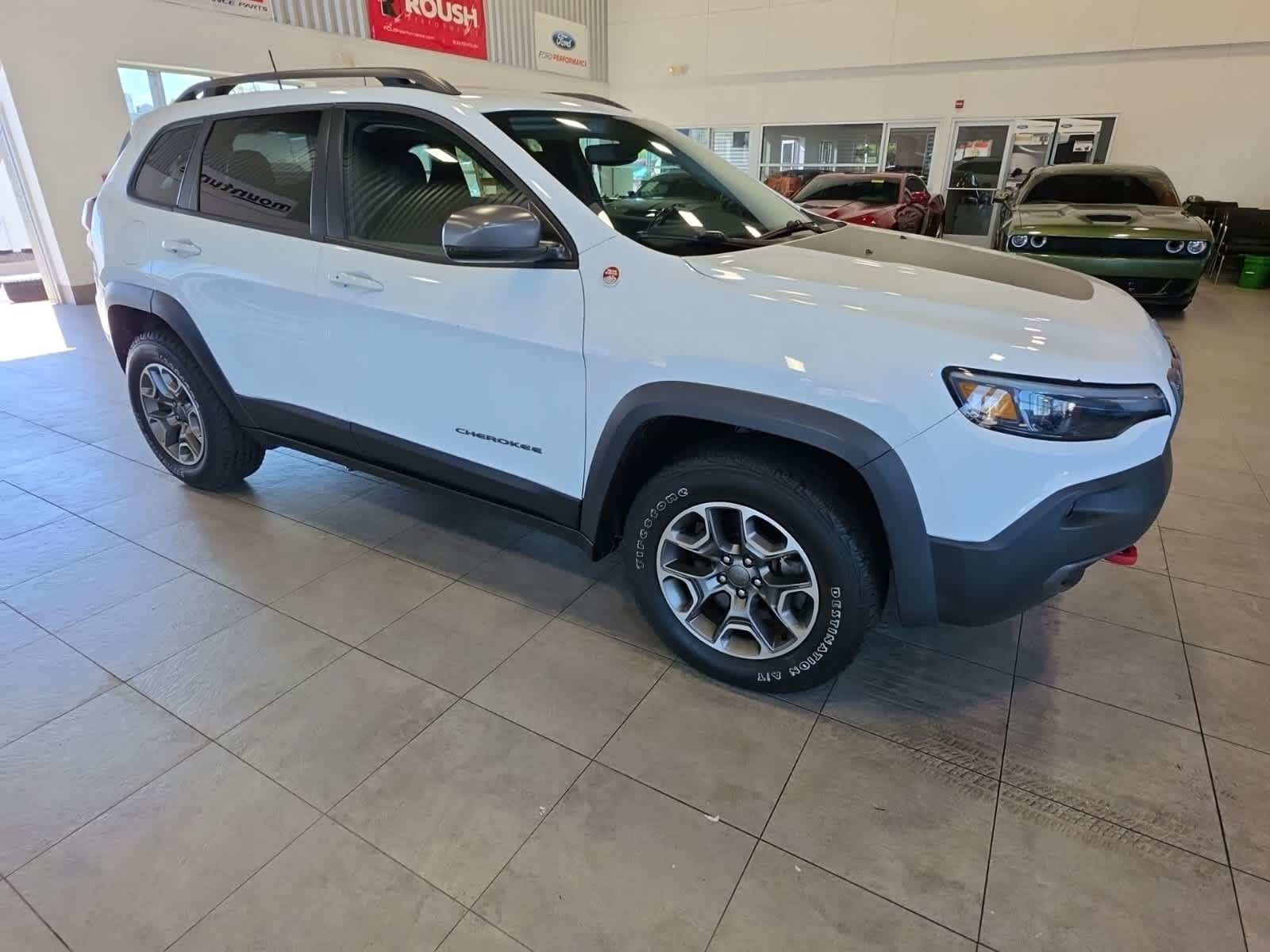 Used 2020 Jeep Cherokee Trailhawk w/ Cold Weather Group AWD/4WD image 4