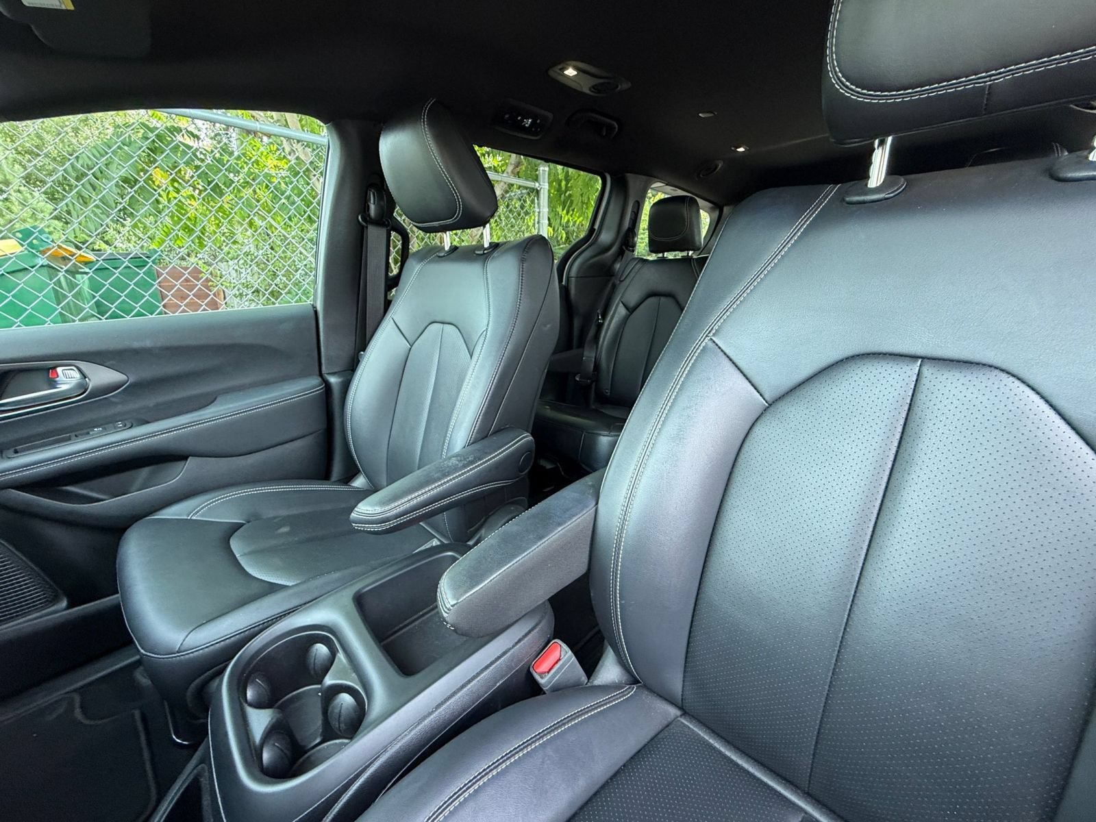 Used 2025 Chrysler Pacifica Select FWD image 38