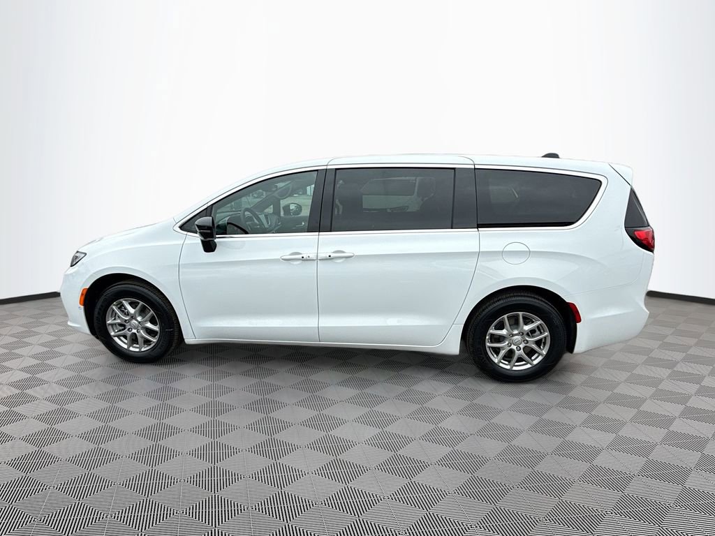 New 2026 Chrysler Pacifica Select FWD image 8