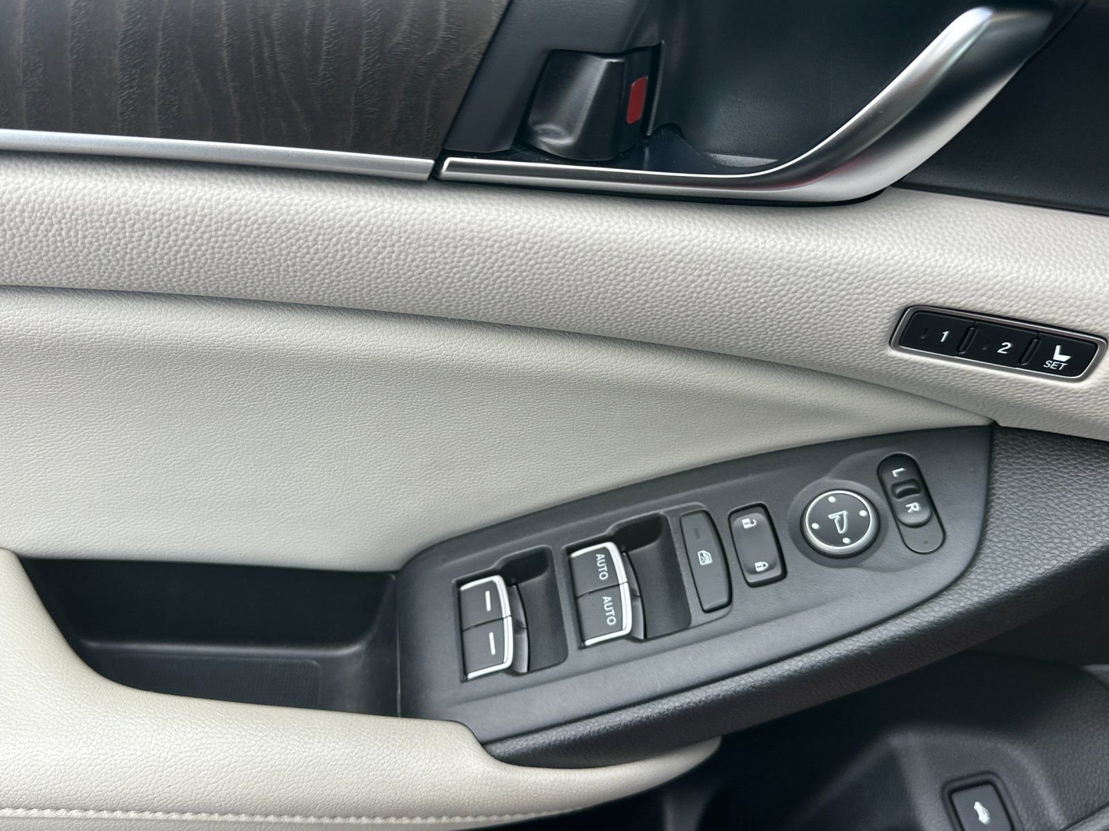 Used 2018 Honda Accord Touring image 11