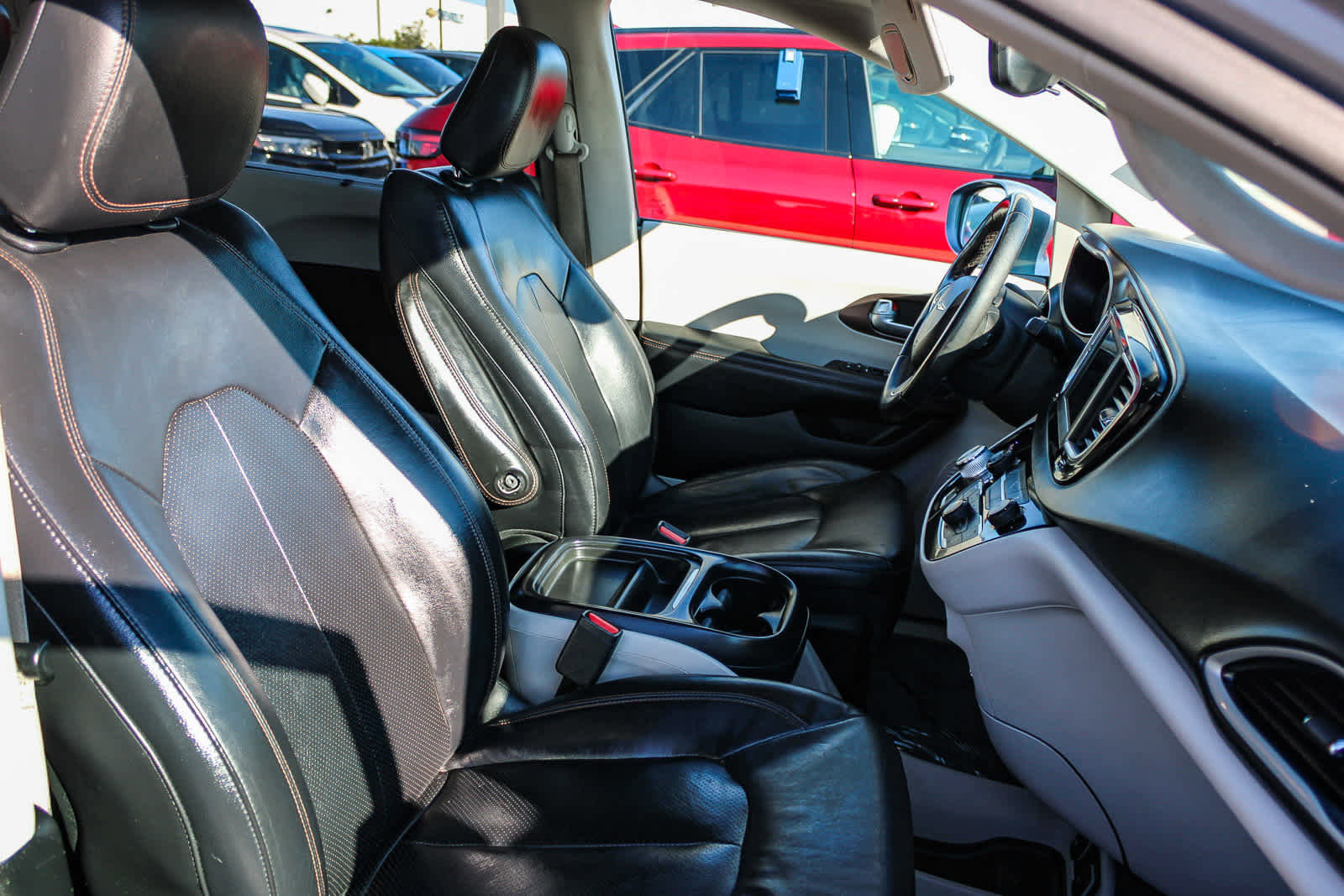 Used 2018 Chrysler Pacifica Touring-L image 16