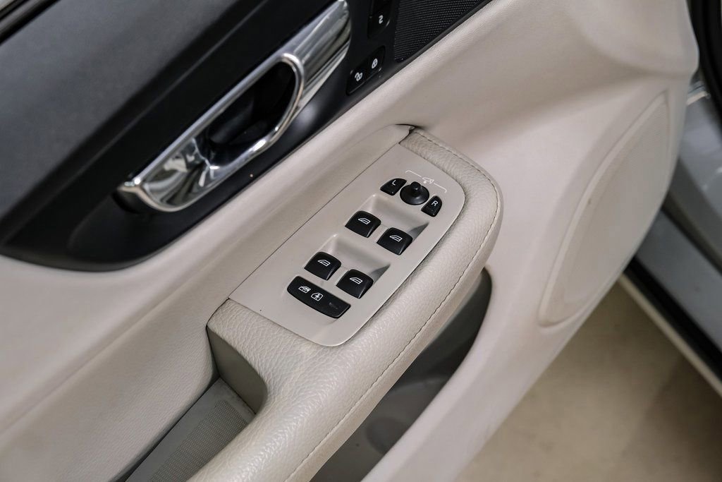 Used 2019 Volvo S60 T5 Momentum w/ Premium Package image 45