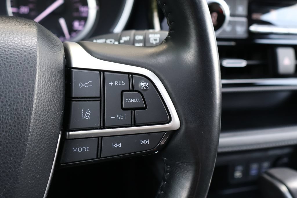 Used 2022 Toyota Highlander XSE FWD image 30
