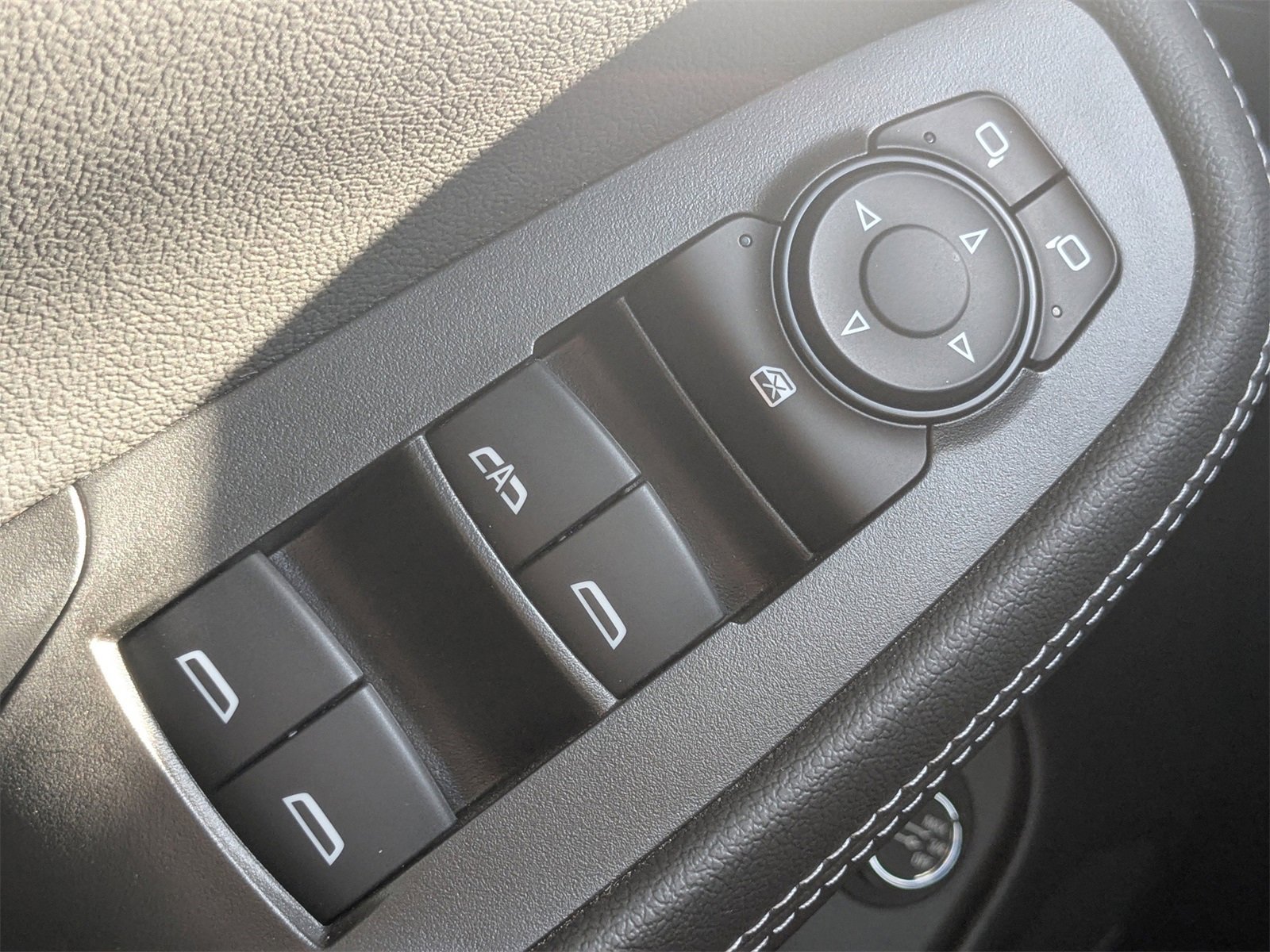 Used 2025 Buick Encore GX Avenir w/ Avenir Technology Package image 26