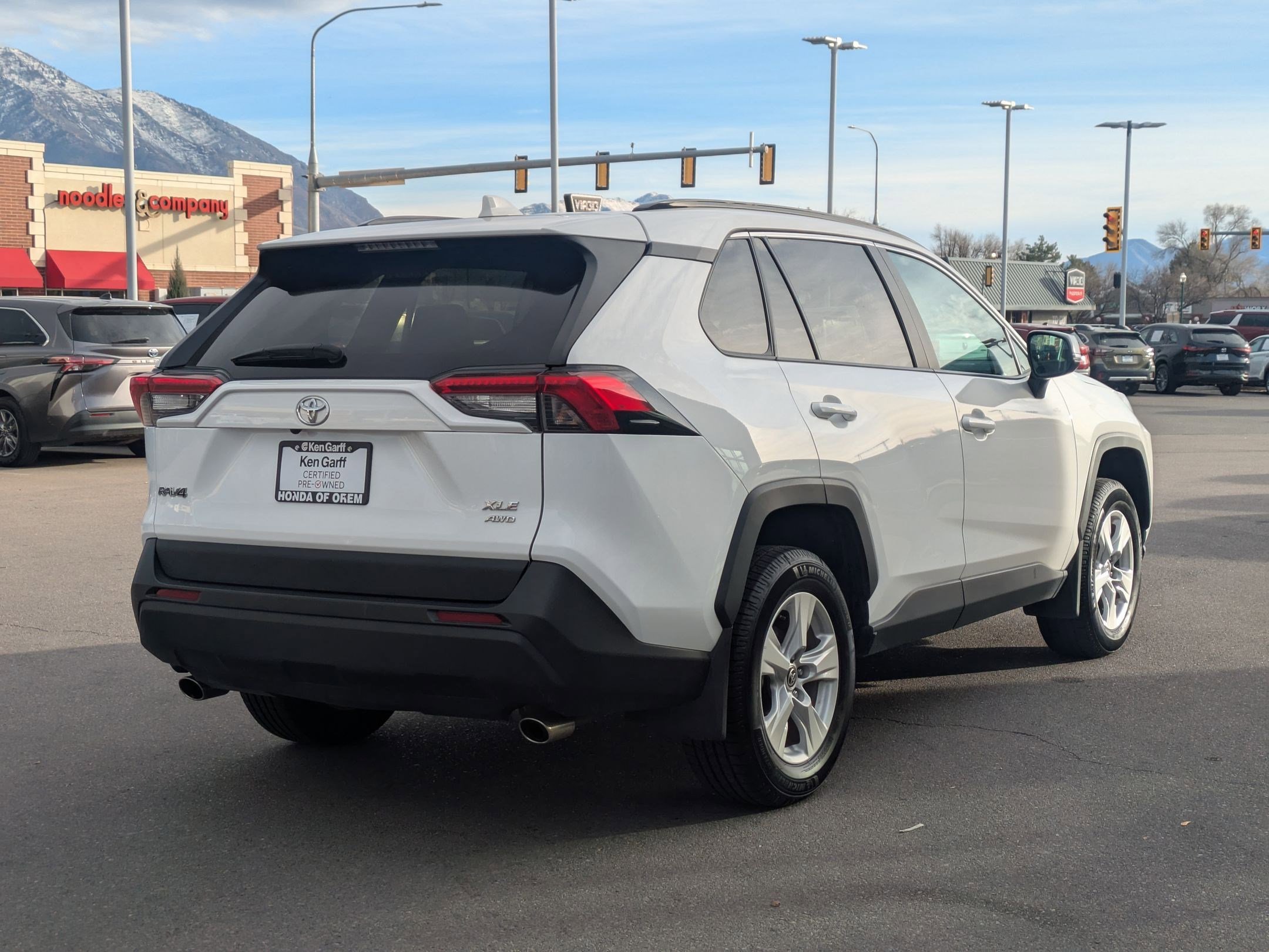 Used 2021 Toyota RAV4 XLE w/ Carpet Mat Package (TMS) image 3