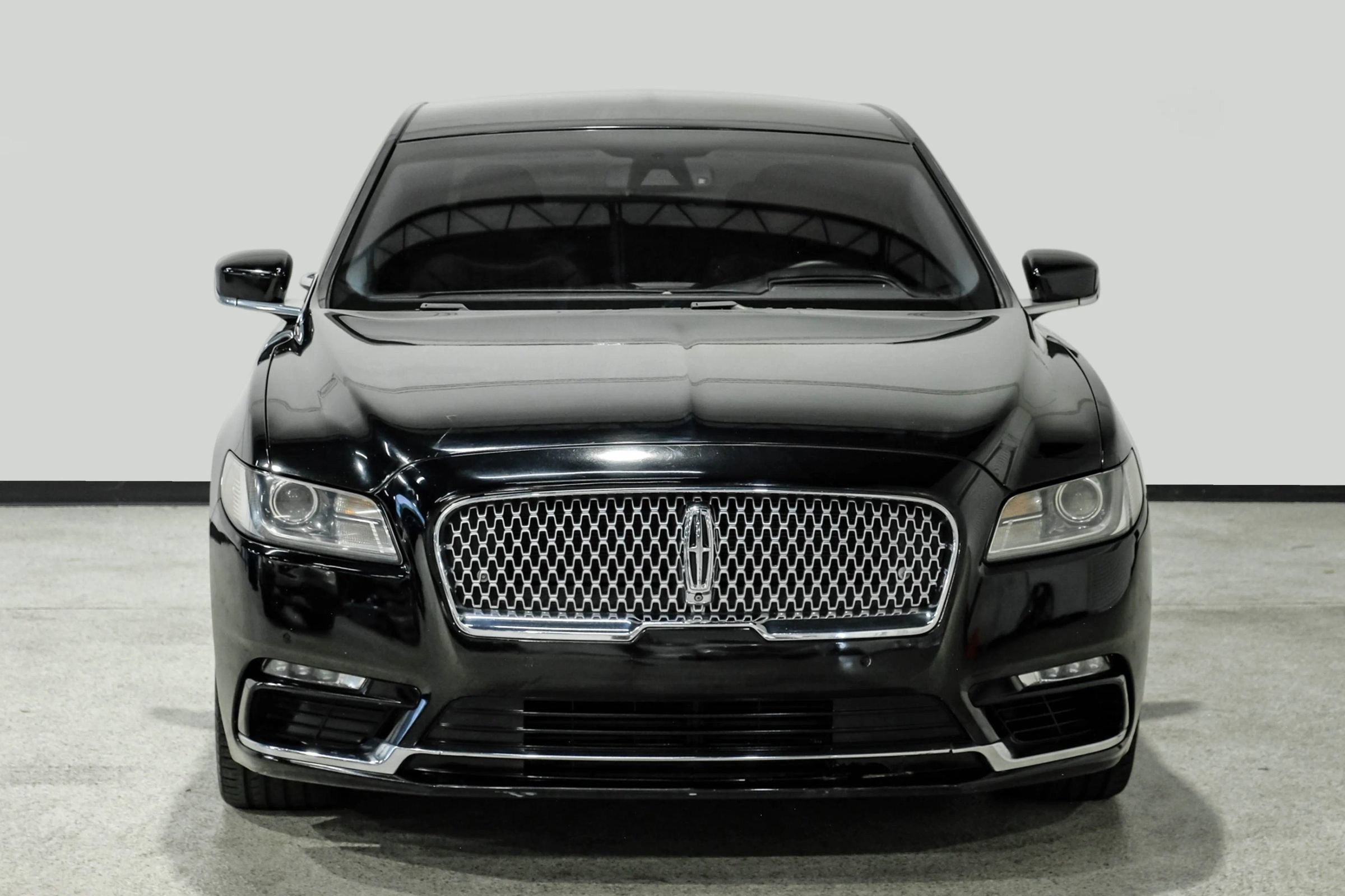 Used 2018 Lincoln Continental Reserve FWD image 3