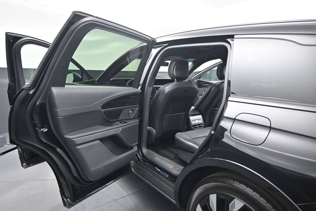 Used 2024 Lincoln Nautilus Reserve w/ Equipment Group 202A AWD/4WD image 15