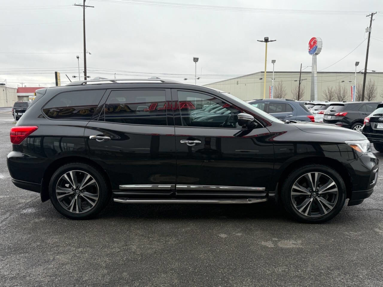 Used 2018 Nissan Pathfinder Platinum image 5