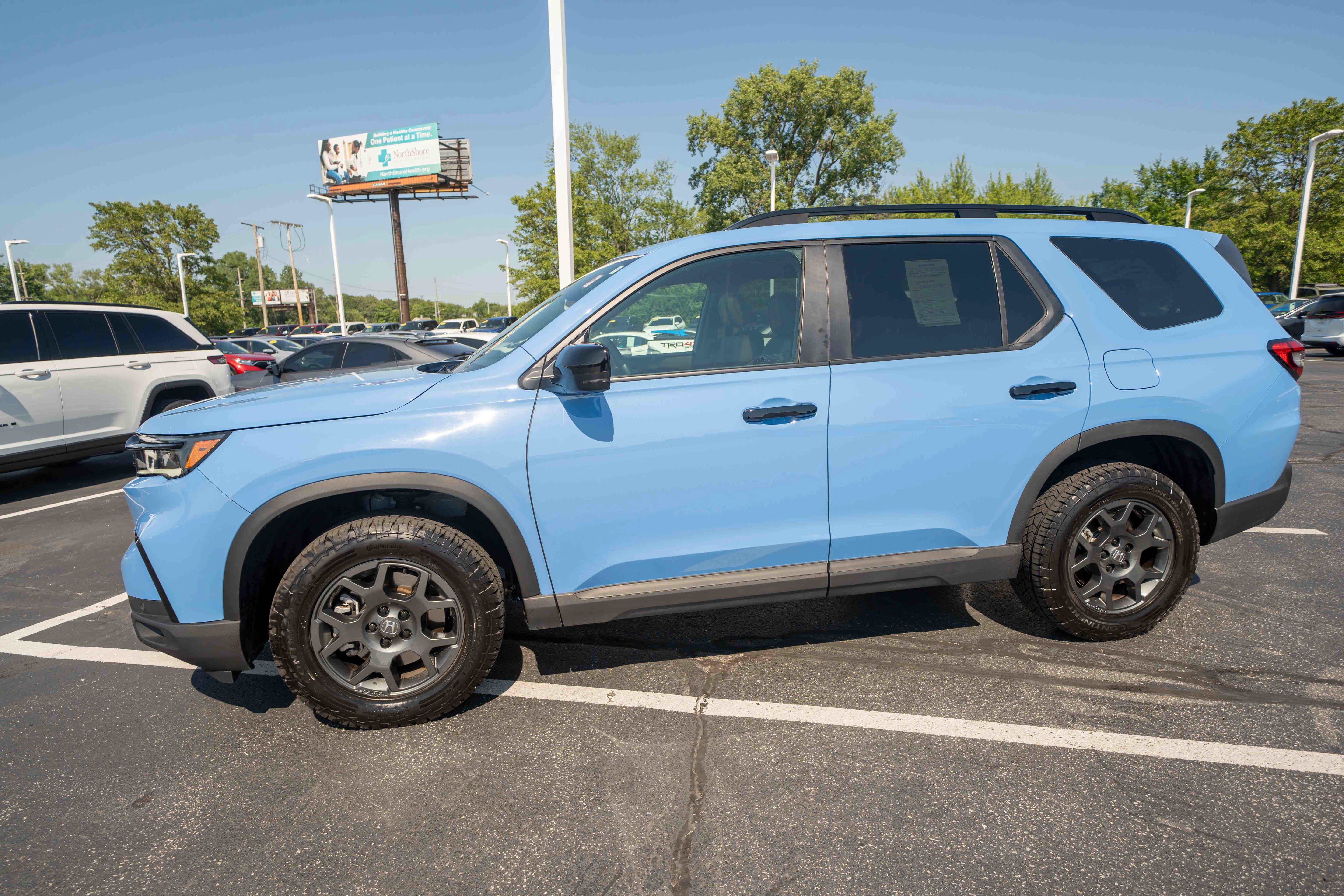 Certified 2025 Honda Pilot TrailSport image 3