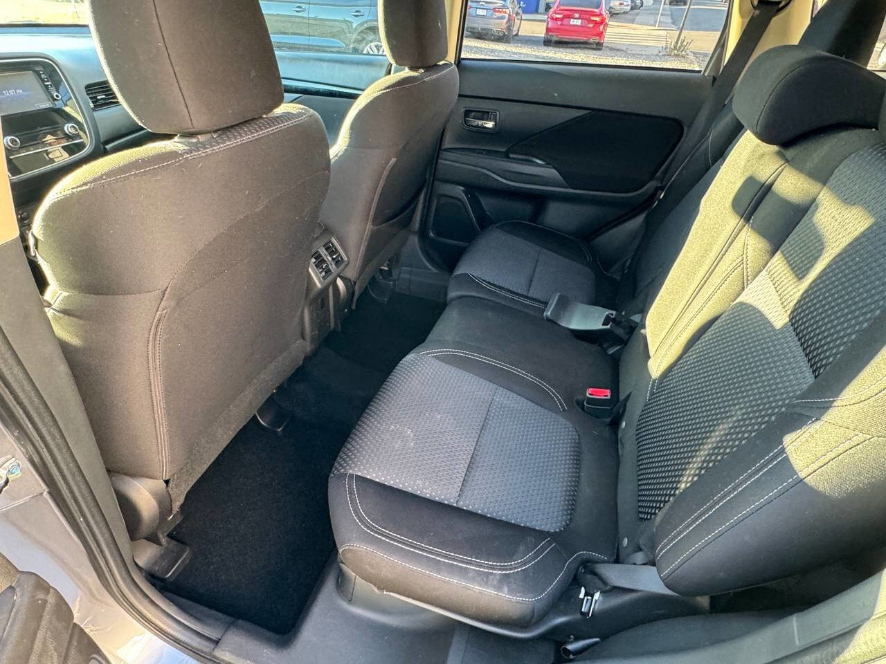 Used 2020 Mitsubishi Outlander ES image 13