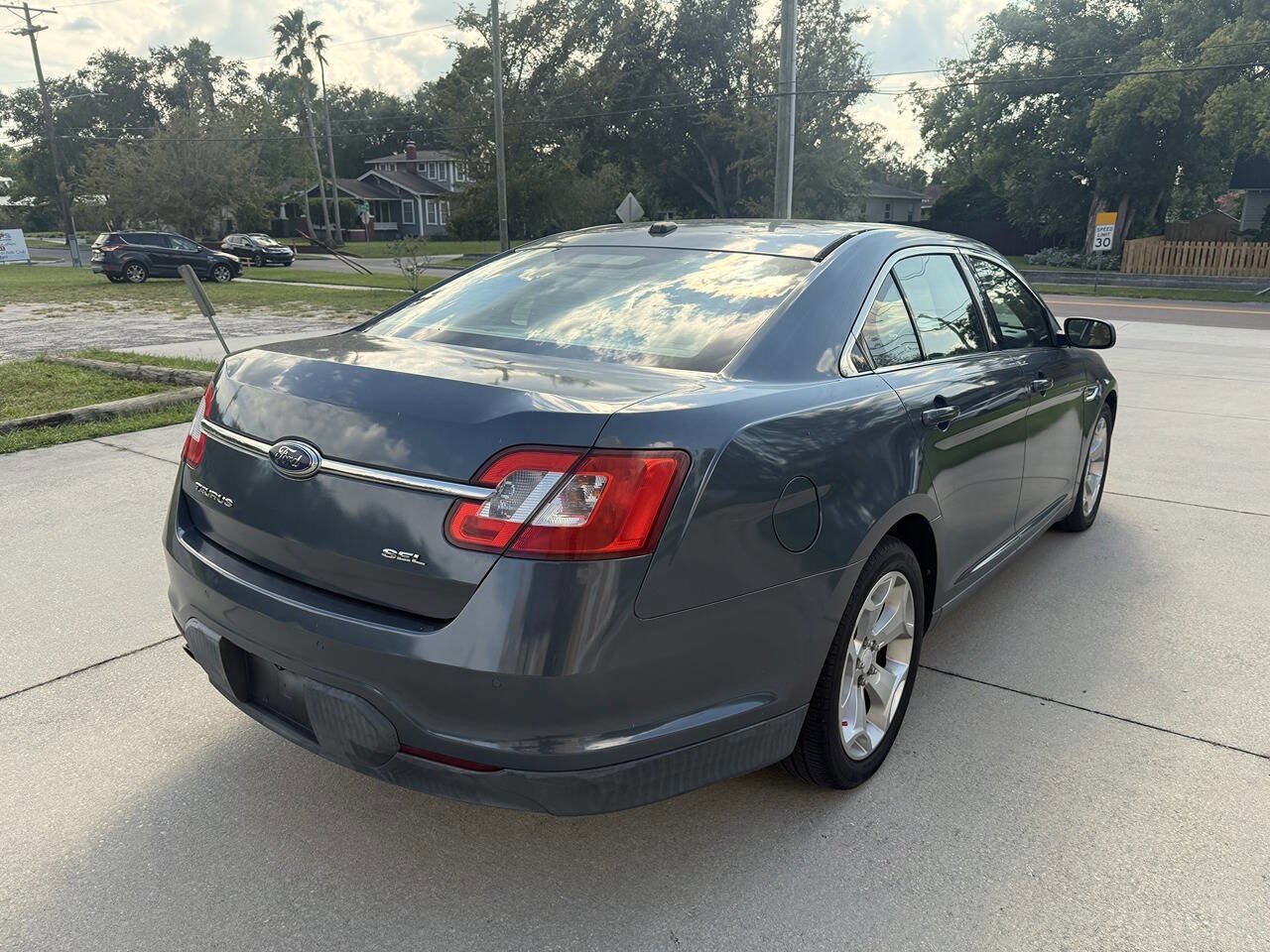 Used 2010 Ford Taurus SEL image 7