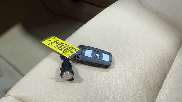 Used 2010 BMW 528i Sedan image 23