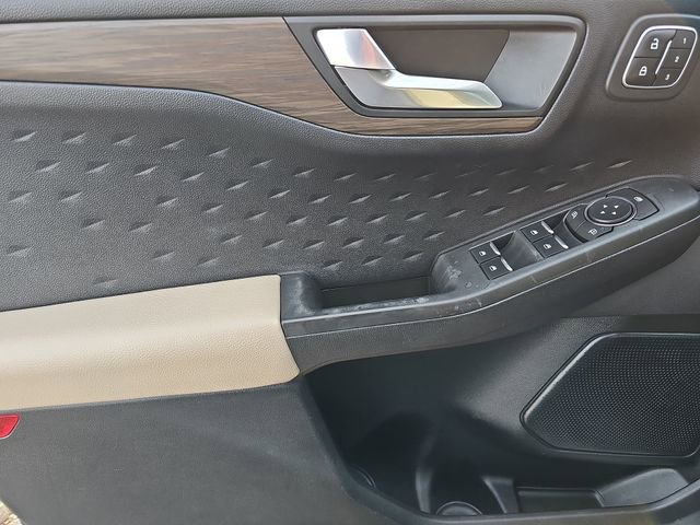 Used 2020 Ford Escape Titanium image 22