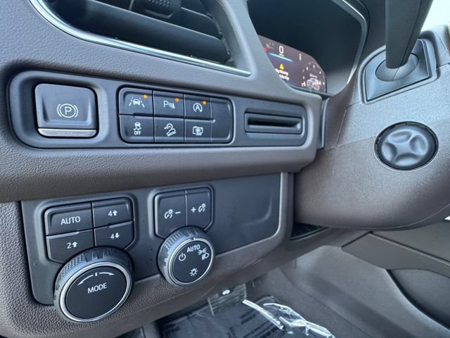Used 2023 Chevrolet Tahoe Z71 w/ Luxury Package AWD/4WD image 6