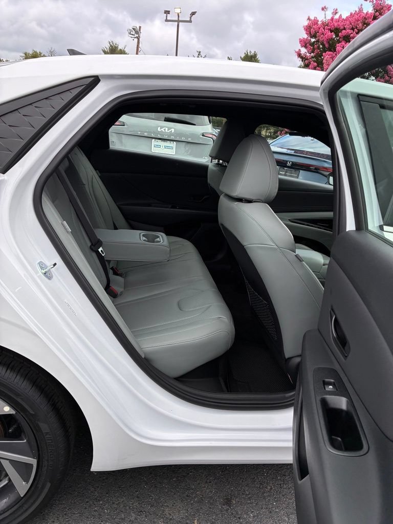 Used 2025 Hyundai Elantra Limited FWD image 20