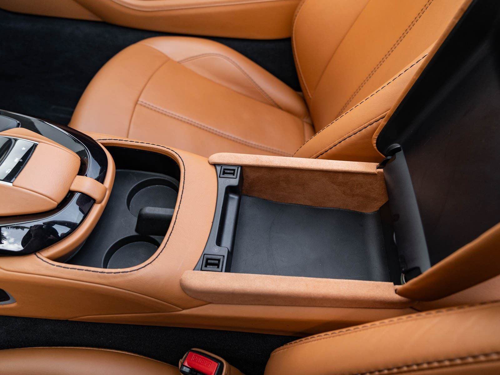 Used 2021 Aston Martin V8 Vantage Roadster RWD image 42
