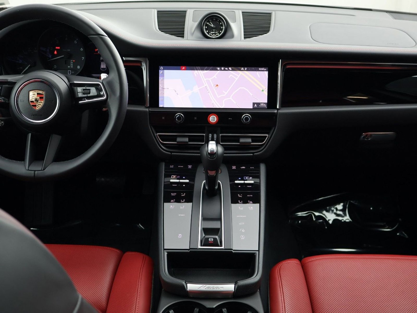Certified 2025 Porsche Macan AWD/4WD image 19